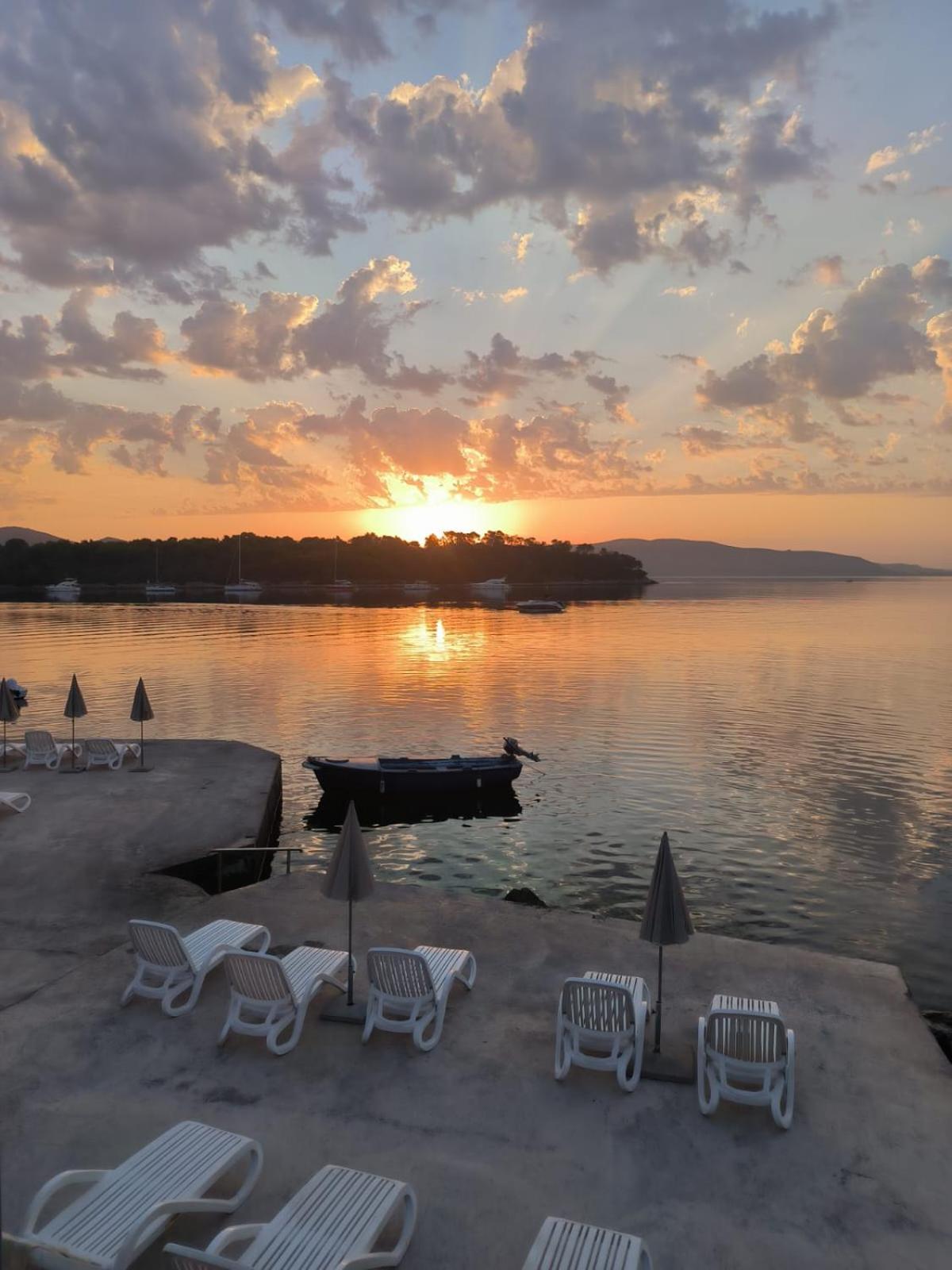 Villa Cortes Мали Иж Экстерьер фото